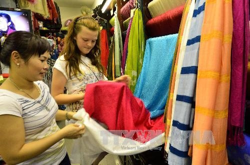 Hà Nội đưa vật phẩm triều đình ra thế giới