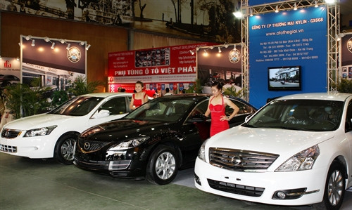 Lượng tiêu thụ ô tô tăng mạnh