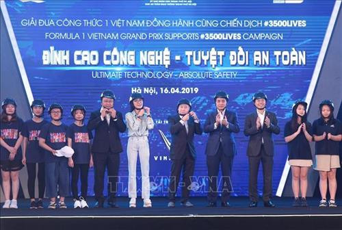 Trao 10.000 mũ bảo hiểm đạt chuẩn tặng học sinh, sinh viên