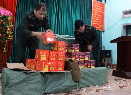 Bắt giữ nhiều vụ vận chuyển trái phép pháo nổ 