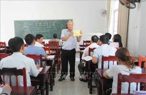 Giúp cán bộ, công chức hiểu hơn văn hóa, phong tục tập quán của đồng bào Chăm