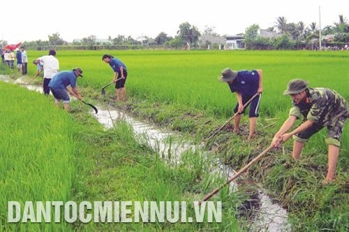 Tuổi trẻ Ninh Thuận giúp dân ứng phó biến đổi khí hậu
