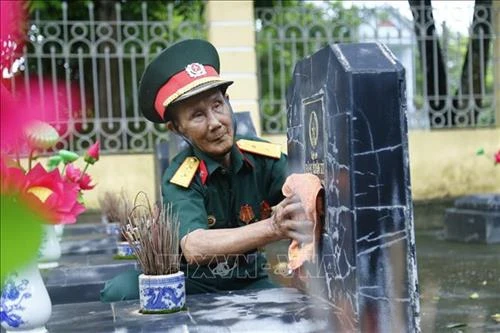 Người lính già 30 năm dành trọn nghĩa tình với đồng đội