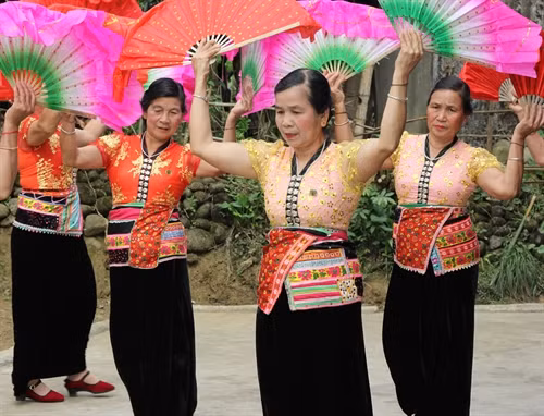 Nét đẹp áo Cóm của phụ nữ dân tộc Thái