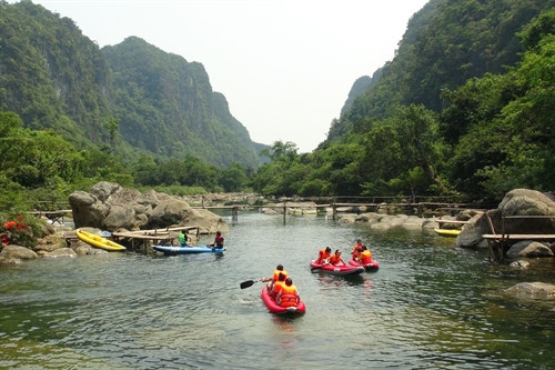 Du lịch hang động thu hút khách du lịch đến với Quảng Bình
