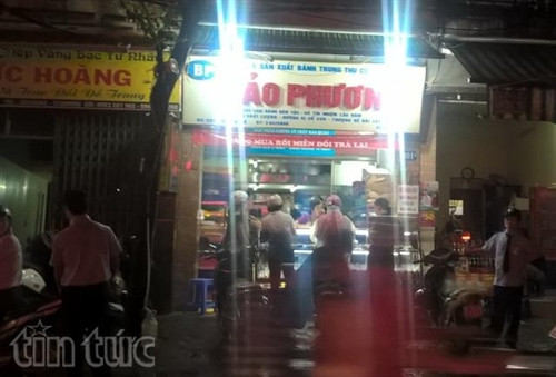 Bị đình chỉ nhưng cơ sở bánh Trung thu Bảo Phương vẫn bán hàng