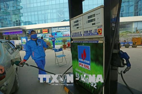 Giá xăng E5 tăng 790 đồng/lít từ ngày 7/4/2018