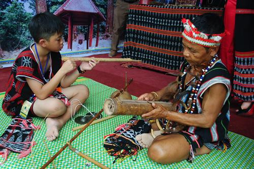 Đàn Gơrưna - Nỗi niềm của người Cơ tu