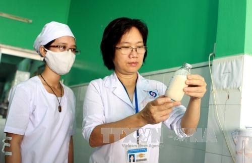 Nữ bác sĩ hết lòng vì bệnh nhân nghèo