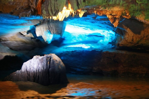 Chiêm ngưỡng vẻ đẹp lung linh của "dải ngân hà trong lòng núi"