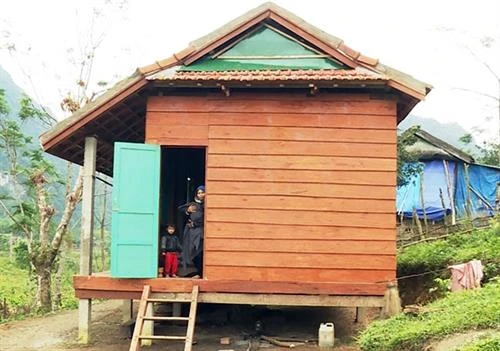 Trao 46 ngôi nhà mới tặng đồng bào Mã Liềng