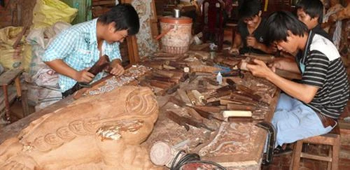 Thương binh Nguyễn Quang Văn làm giàu từ nghề mộc