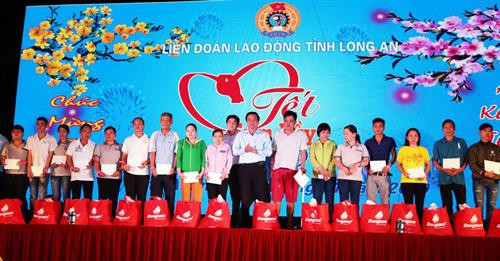 Đem mùa Xuân ấm áp đến với người lao động