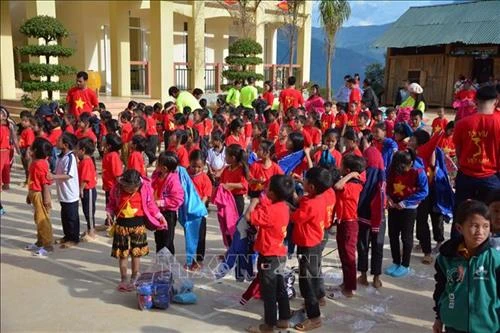 Đem hơi ấm đến với trẻ em vùng cao xã Huổi Mí