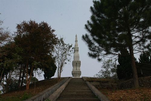 Tháp cổ Mường Và