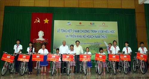 Chung tay hỗ trợ học sinh nghèo hiếu học vùng khó khăn