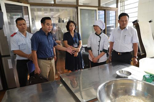 Hà Nội kiểm tra an toàn thực phẩm bánh Trung thu