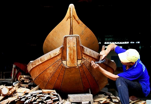 Nguy cơ mai một nghề đóng ghe, xuồng truyền thống ở Cà Mau