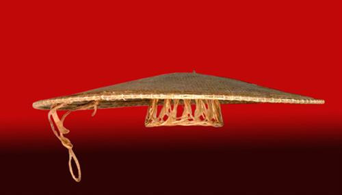 Những chiếc nón, áo che mưa độc đáo của các dân tộc vùng Tây Nguyên