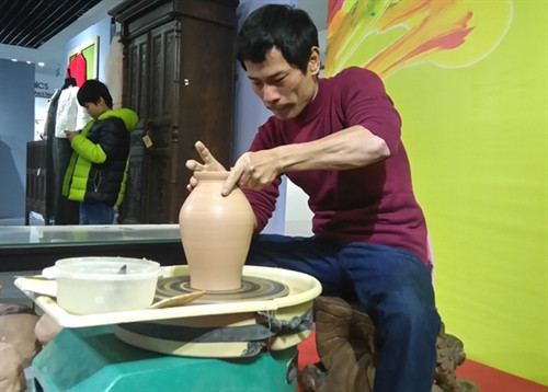 Đôi “bàn tay vàng” của nghệ nhân khiếm thính