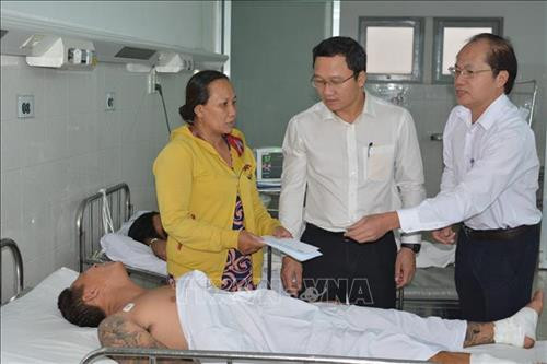 Thăm hỏi, động viên nạn nhân bị thương, gia đình có nạn nhân tử vong 