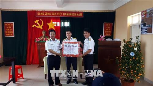 Hàng ngàn suất quà đến với cán bộ, chiến sĩ, nhân dân quần đảo Trường Sa