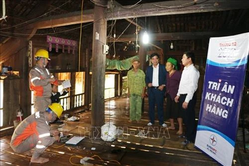Ngành điện Yên Bái chia sẻ khó khăn với đồng bào vùng sâu