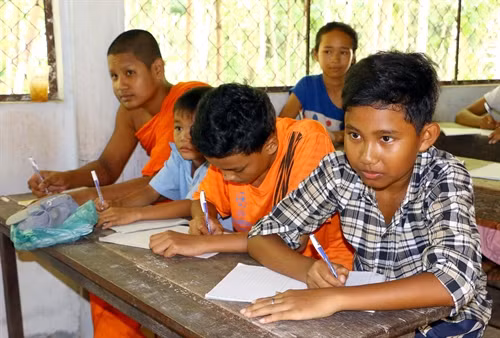 Giữ gìn ngôn ngữ để bảo tồn văn hóa dân tộc Khmer