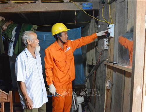 Người dân Nà Ven vui mừng khi có điện lưới quốc gia