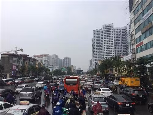 Hà Nội: Mưa vào đúng giờ đi làm, nhiều tuyến đường ngập sâu, ách tắc