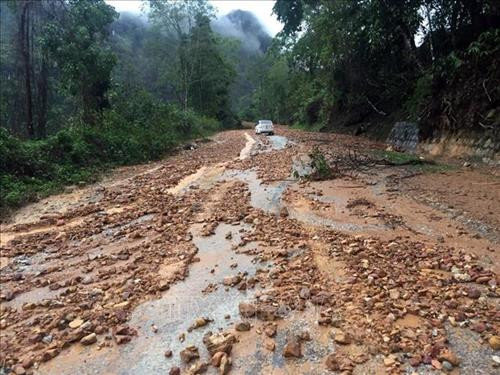 Điện Biên tạm thời thông tuyến quốc lộ 279 sau sự cố sạt lở gây ách tắc giao thông