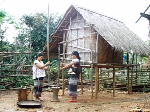 Nhà của người Mạ