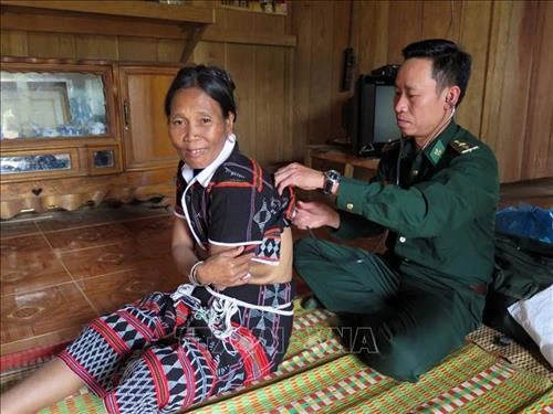 Phát huy vai trò của già làng, người có uy tín ở các xã vùng biên