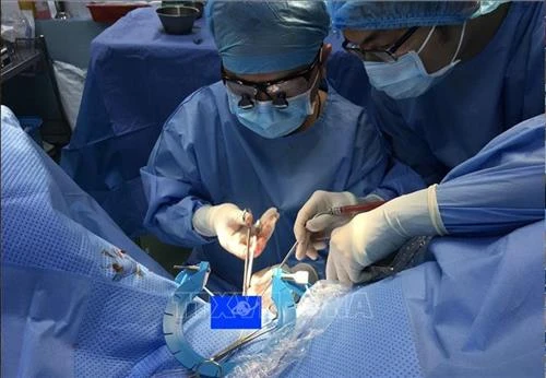 “Bỏ quên” cuộn dây cước câu cá 11 năm trong niệu đạo