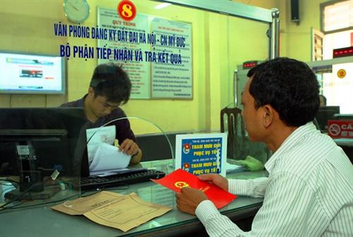 Ngưng hiệu lực quy định ghi tên cả gia đình vào sổ đỏ