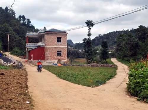 Đồng Văn từng bước hoàn thiện hệ thống giao thông nông thôn