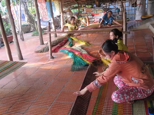 Bảo tồn làng nghề dệt chiếu Định Yên