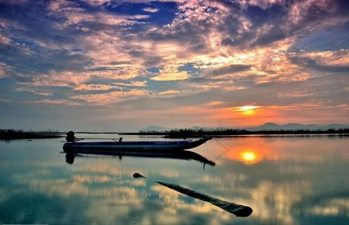 Vẻ quyến rũ của “vịnh không sóng” Hồ Dầu Tiếng