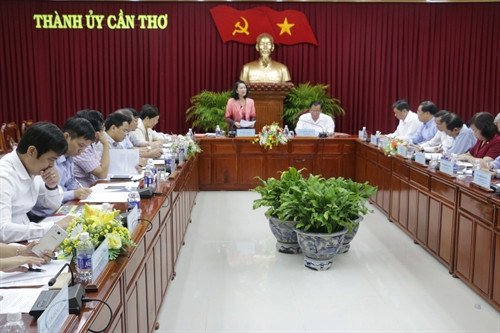 Trưởng Ban Dân vận Trung ương Trương Thị Mai làm việc với Thành ủy Cần Thơ