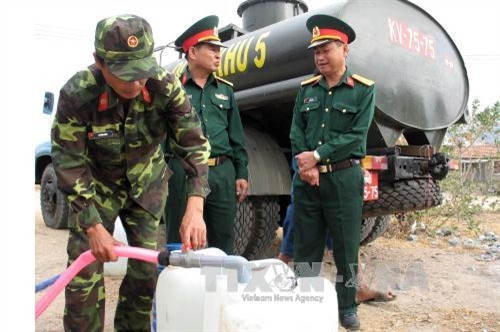 Những giọt nước thắm tình quân dân