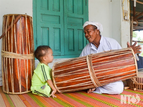 Người “tạo hồn” trống Ghi-năng