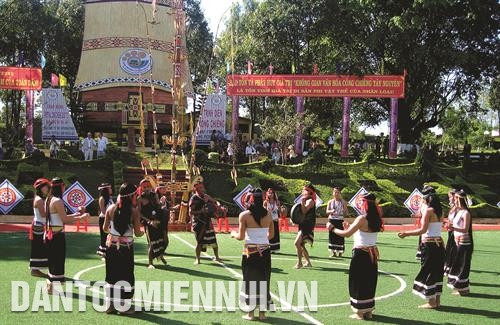 Vẻ đẹp trong điệu múa kađấu của người Cor