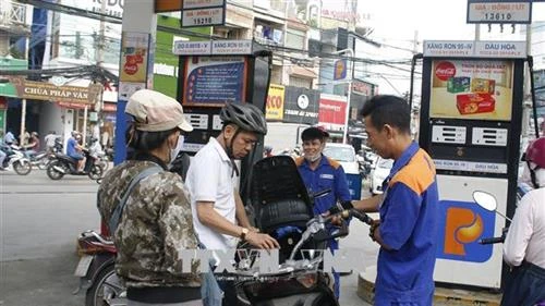 Giá xăng E5 tăng 675 đồng/lít từ 3 giờ chiều 6/10