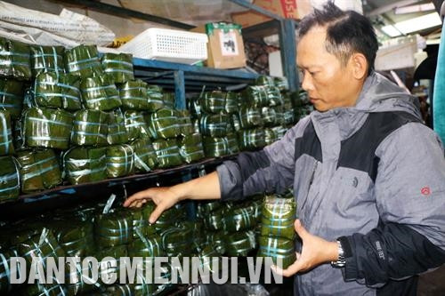 Bánh chưng Nhật Lệ