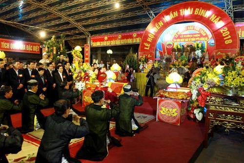 Tưng bừng lễ khai hội Đền Trần (Thái Bình)