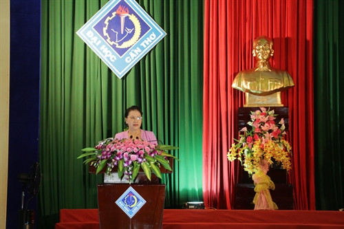 Chủ tịch Quốc hội Nguyễn Thị Kim Ngân tiếp xúc cử tri, vận động bầu cử tại thành phố Cần Thơ