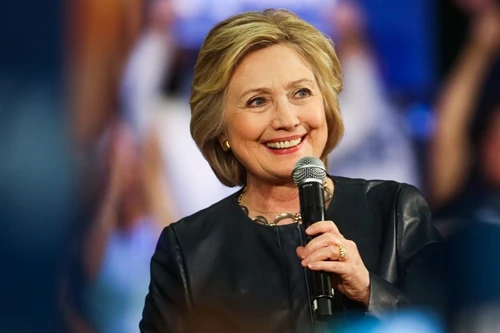 Bầu cử Tổng thống Mỹ 2016: Bà H. Clinton dẫn điểm tỷ phú D. Trump trong các cuộc thăm dò dư luận