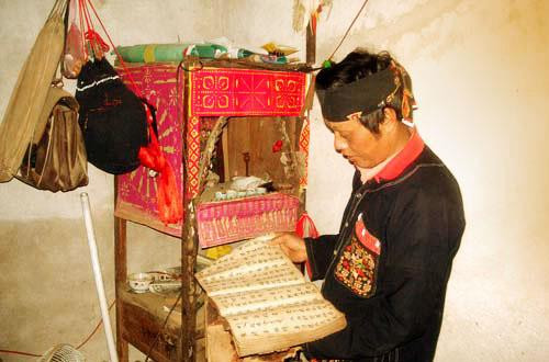 Lời răn dạy đạo đức trong sách cổ người Dao ở Lào Cai