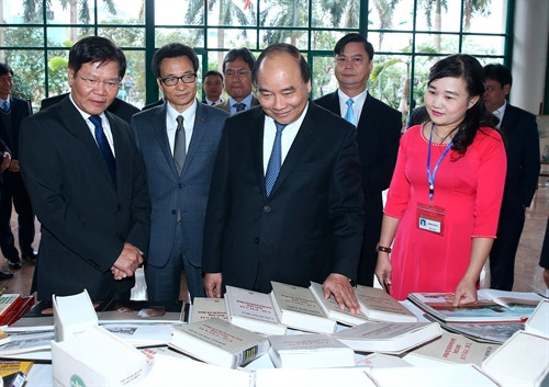 Thủ tướng Nguyễn Xuân Phúc: Viện Hàn lâm Khoa học xã hội Việt Nam phải là địa chỉ đỏ để đặt hàng giải quyết các bài toán xã hội