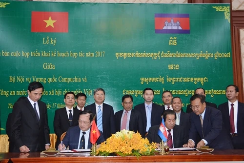 Bộ Công an Việt Nam và Bộ Nội vụ Campuchia tăng cường quan hệ hợp tác